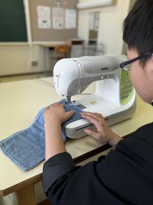 作業学習「ミシンで雑巾を作ろう！」