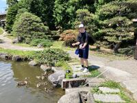 カモ、コイ、そして、ハトにも餌をあげました。